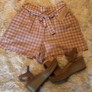 Gingham shorts. Pink & white